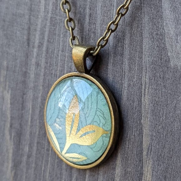 Glass Dome Cabochon Necklace with Gold Leaves & Pale Green Lines Pattern - Picture 9 of 16